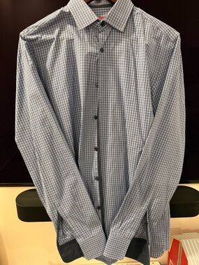 Hugo boss. Sharp fit. Button down. 15.5. 34/35